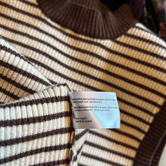 Frankies Bikini Mila Cloud Knit Sleeveless Sweater Top in 70s Stripe Size M - Picture 9 of 9